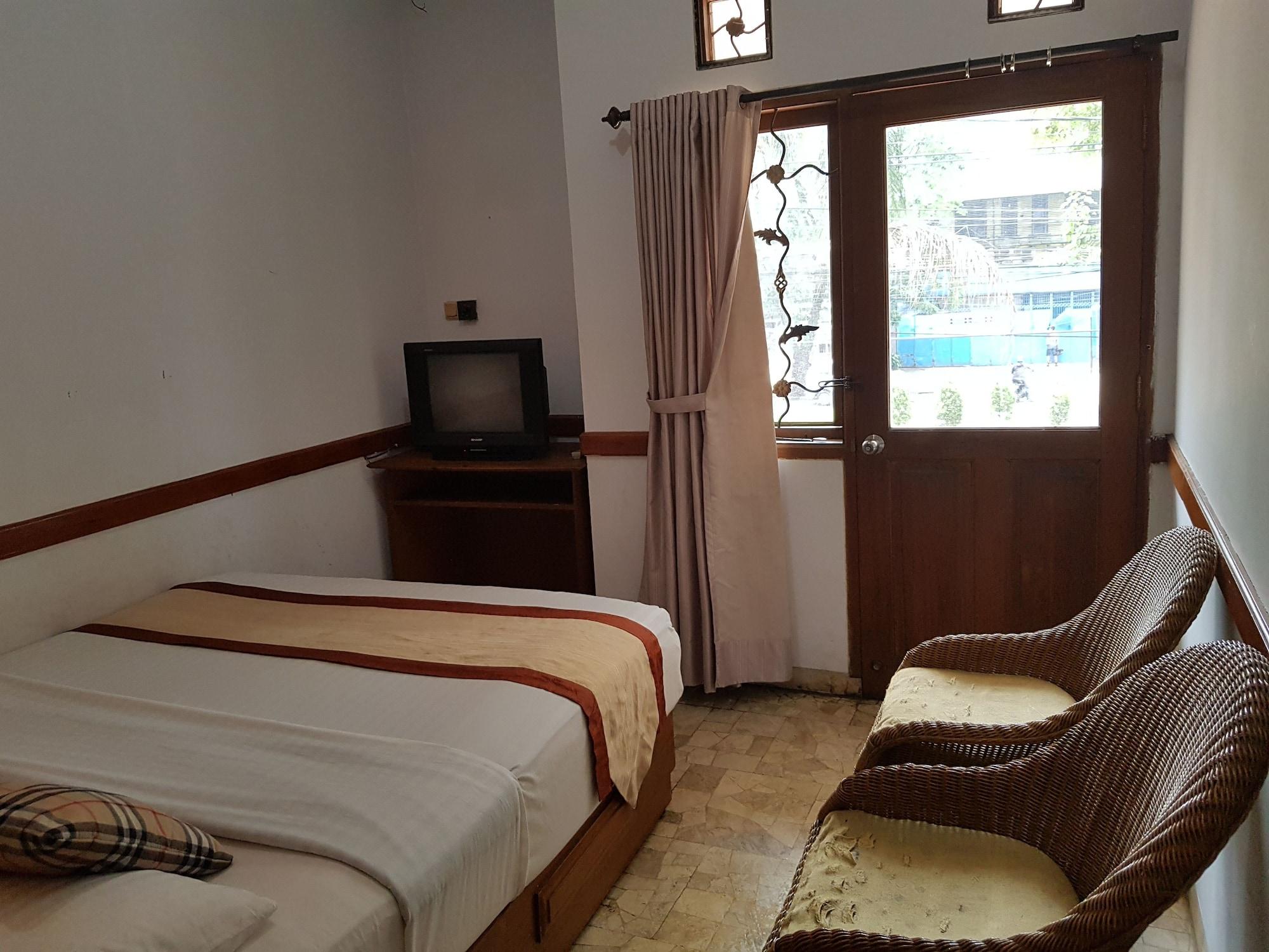 Oyo 1945 Hotel Bali Indah Bandung Exterior photo